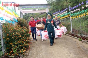 Hải Hà – Kotobuki tặng quà cho học sinh nghèo tại huyện Hoàng Su Phì, tỉnh Hà Giang