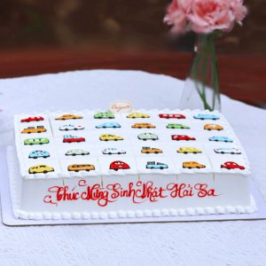 Bánh kem ô tô cắt miếng