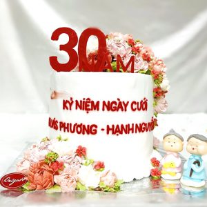 Bánh cưới trang trí kem tươi